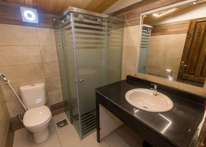 Paradise Sweir Szálloda 3*